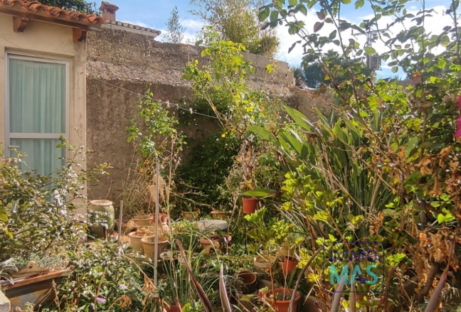 Resale - town_house - Sagra