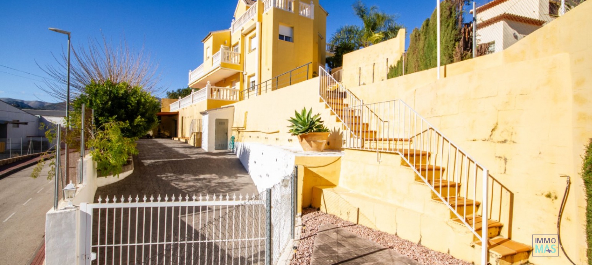 Resale - Villa - Orba