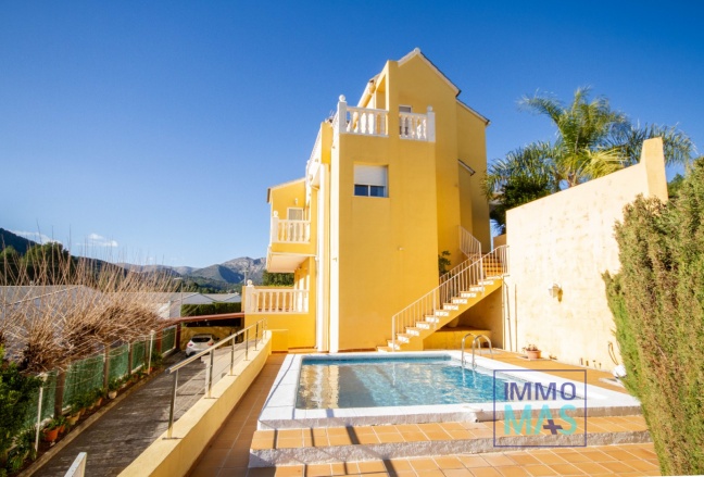 Resale - Villa - Orba